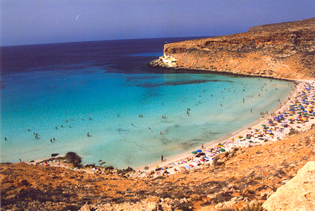 Le immagini della Spiaggia dei Conigli e dell'Isola dei Conigli a Lampedusa