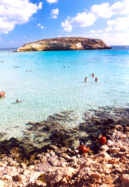 Le immagini della Spiaggia dei Conigli e dell'Isola dei Conigli a Lampedusa