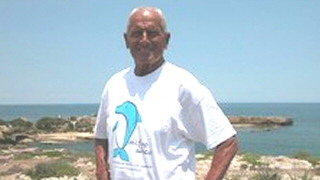 Enzo Maiorca adotta un delfino di Lampedusa