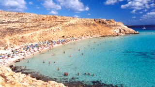 Nuovo chiosco ecologico alla Spiaggia dei Conigli